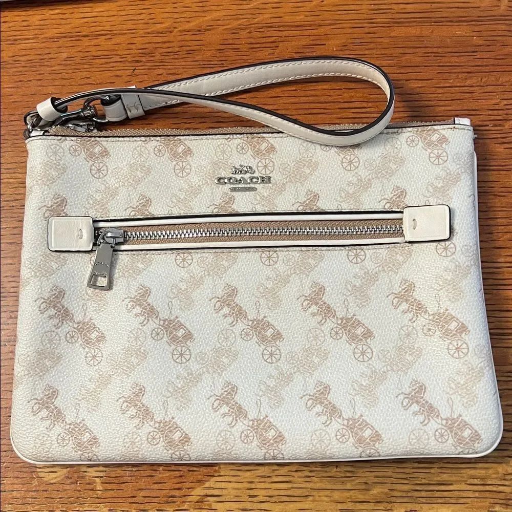 Coach Gallery Pouch with Horse and Carriage Print  Large Wristlet Style 530